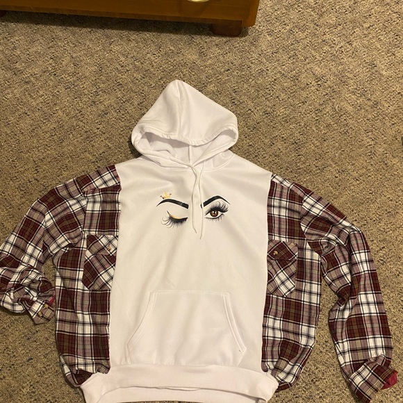 Upcycled wink thematic hoodie - Picture 4 of 5